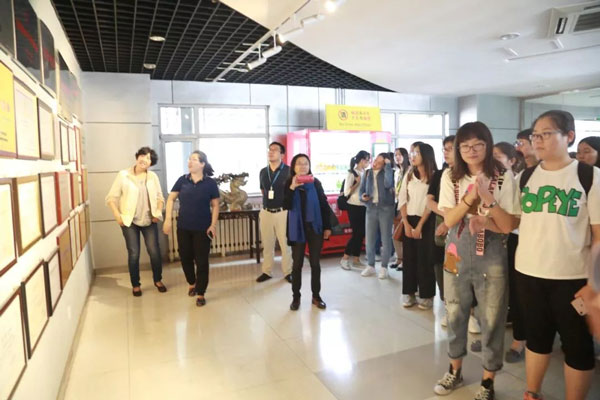 參觀富怡縫紉機(jī)車間 參觀富怡縫紉機(jī)車間