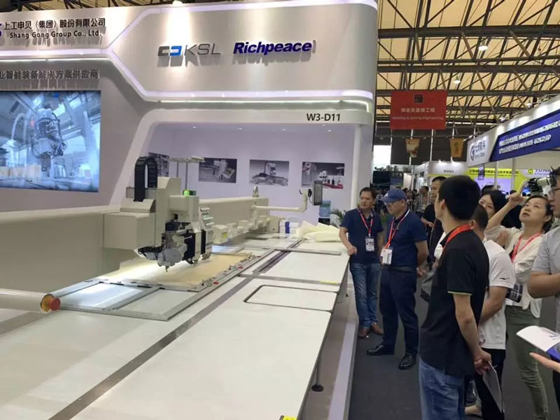 參觀沖縫繡一體機 參觀沖縫繡一體機.jpg